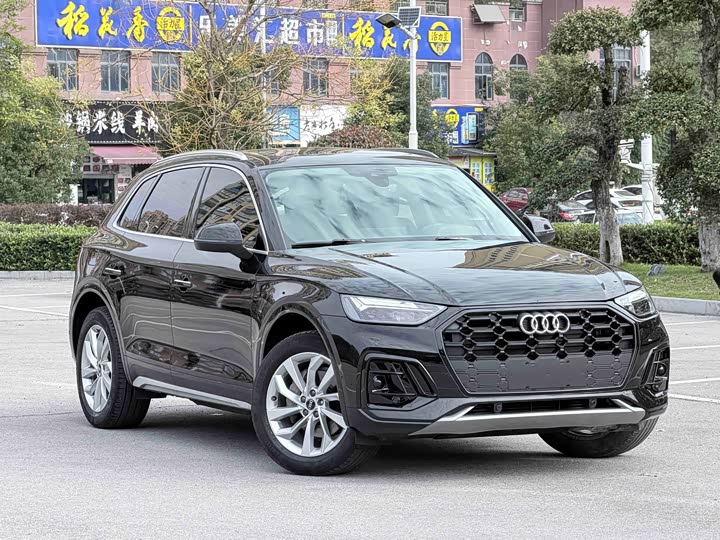 Фото 2 - Audi Q5L