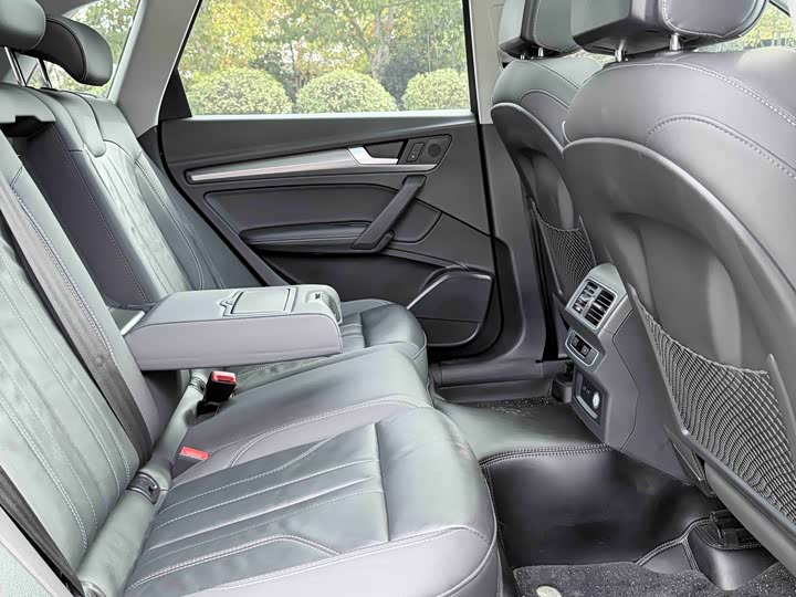 Фото 4 - Audi Q5L