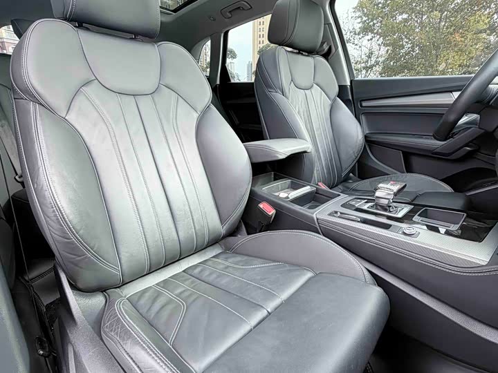 Фото 5 - Audi Q5L