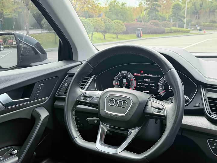 Фото 6 - Audi Q5L