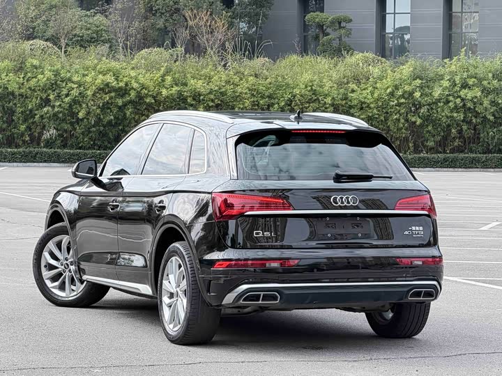 Фото 9 - Audi Q5L