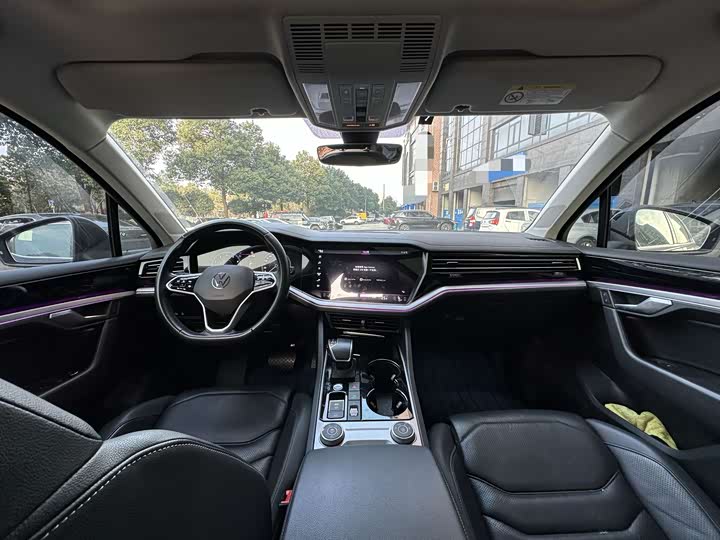 Фото 3 - Volkswagen Touareg