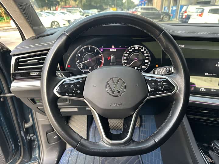 Фото 8 - Volkswagen Touareg