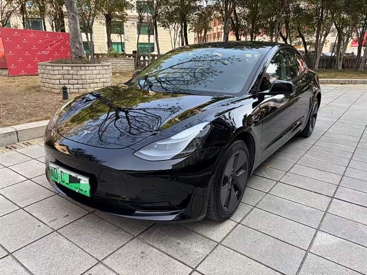 Фото 1 - Tesla Model 3