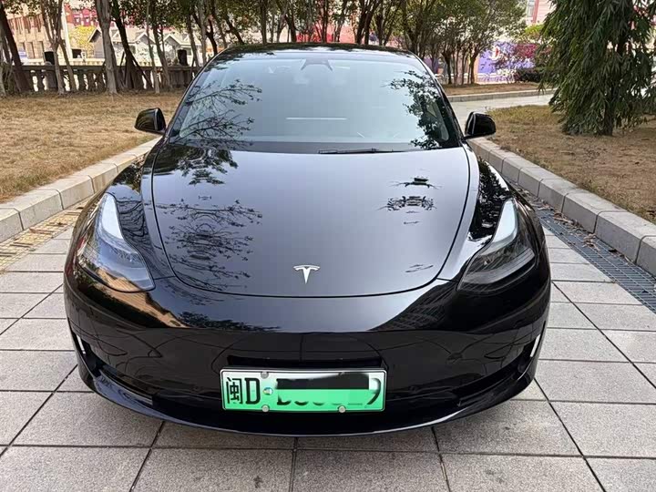 Фото 2 - Tesla Model 3