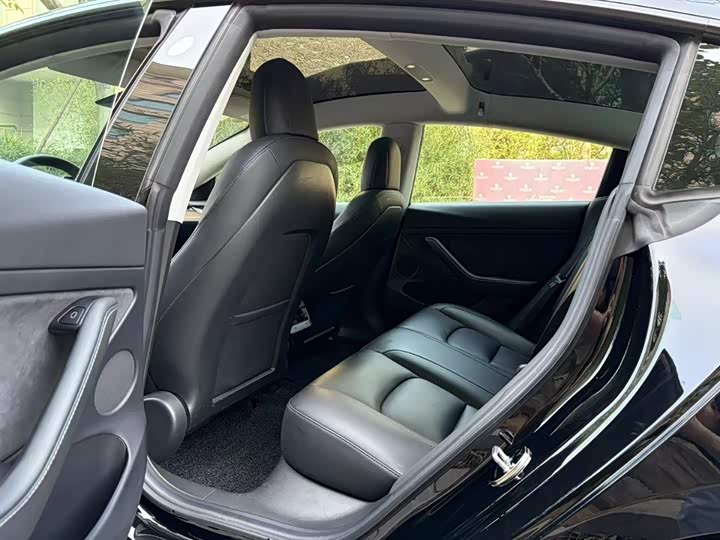 Фото 5 - Tesla Model 3