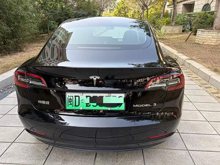 Фото 8 - Tesla Model 3