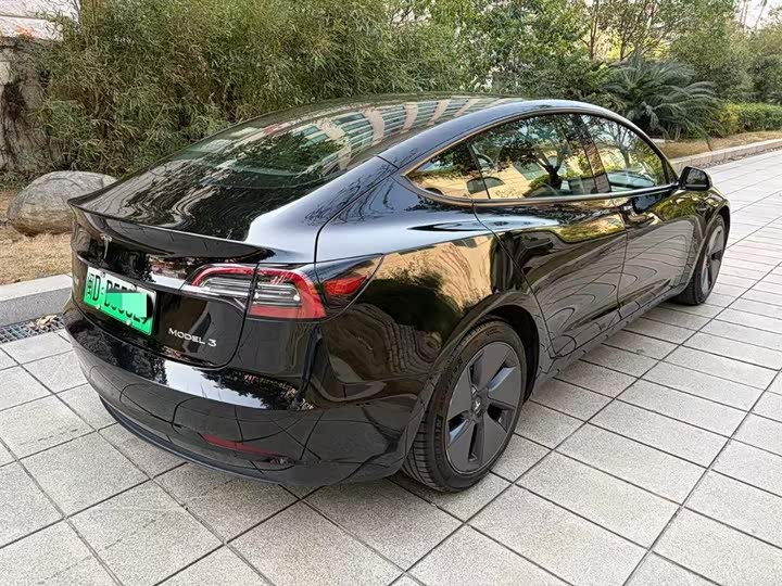 Фото 9 - Tesla Model 3