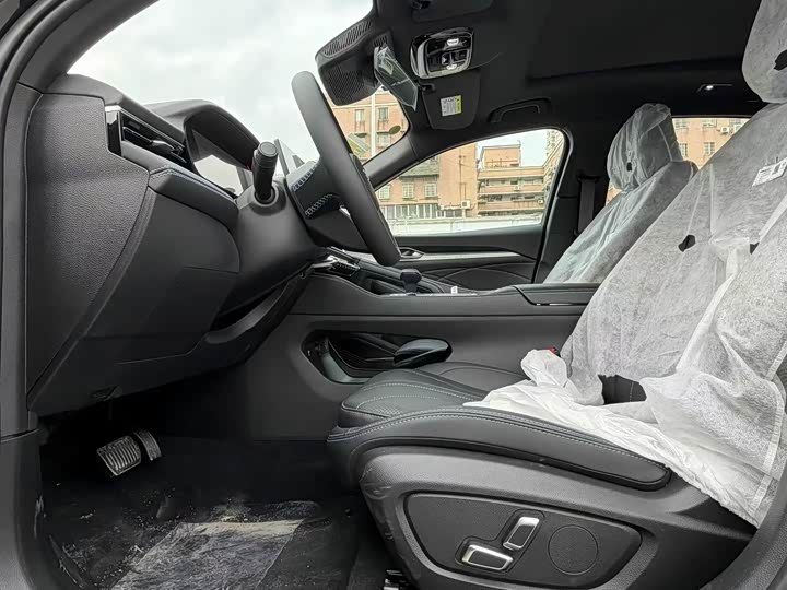 Photo 4 - Geely Preface