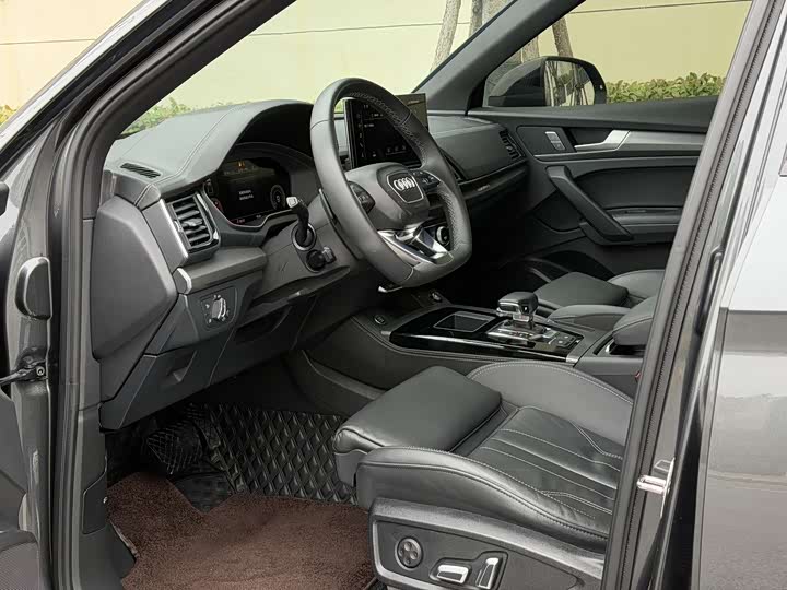 Фото 5 - Audi Q5L