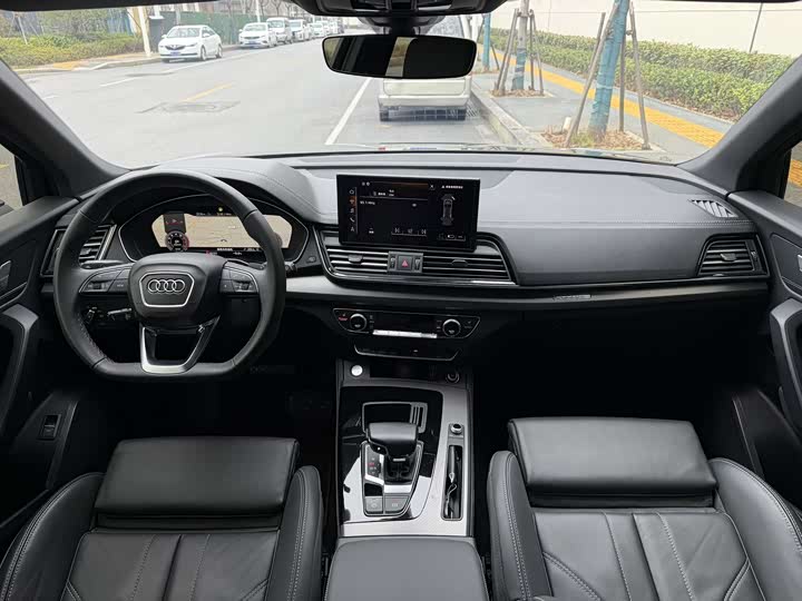 Фото 6 - Audi Q5L