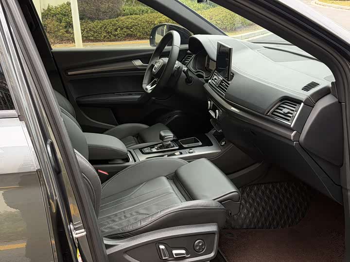 Фото 7 - Audi Q5L