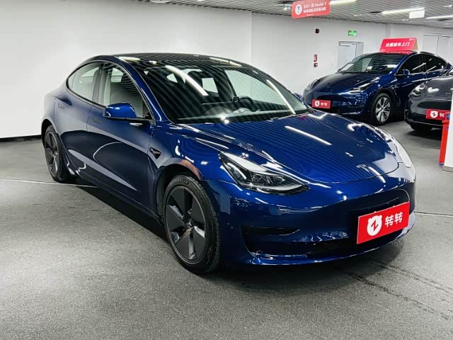 Фото 3 - Tesla Model 3