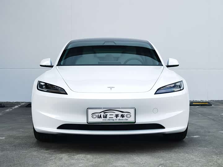 Фото 2 - Tesla Model 3