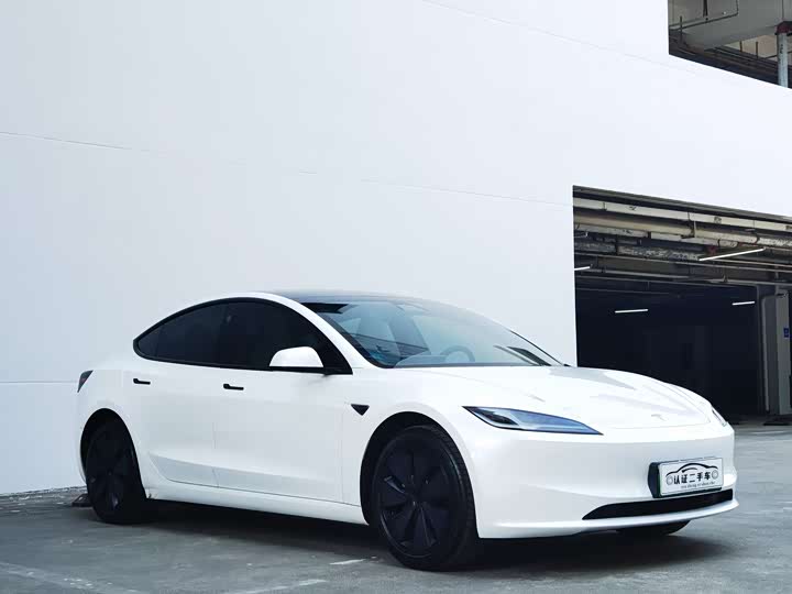 Фото 3 - Tesla Model 3