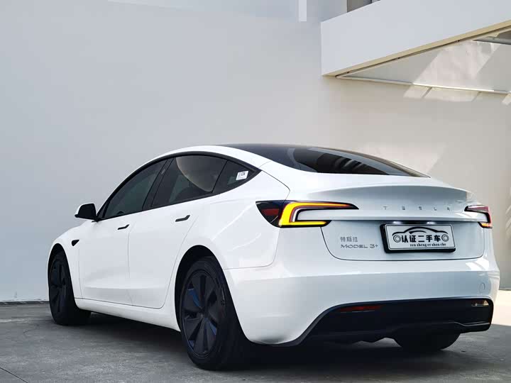 Фото 9 - Tesla Model 3