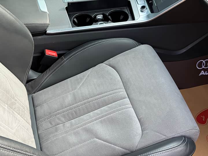 Фото 9 - Audi A6L