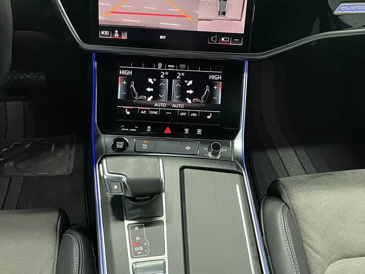 Фото 9 - Audi A6L