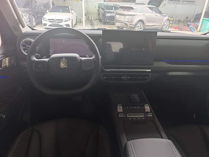 Фото 4 - Tank 300