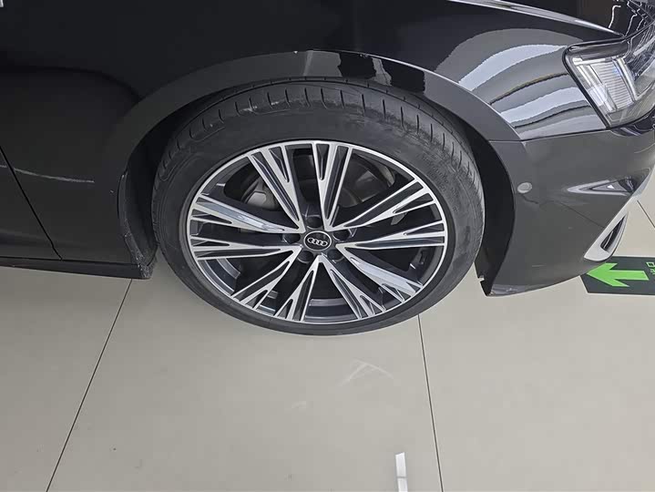 Фото 6 - Audi A6L