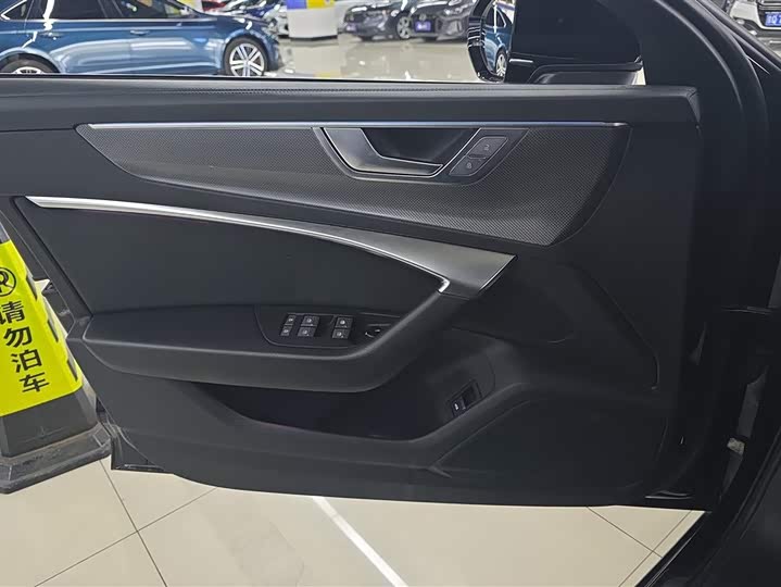 Фото 7 - Audi A6L