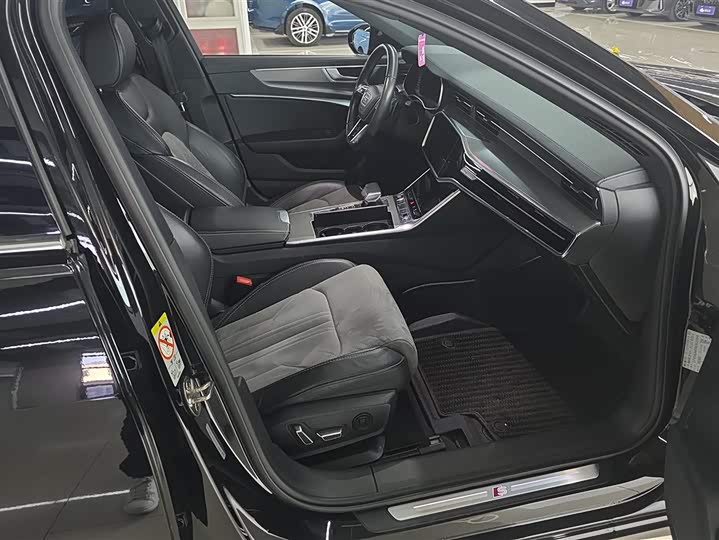 Фото 8 - Audi A6L