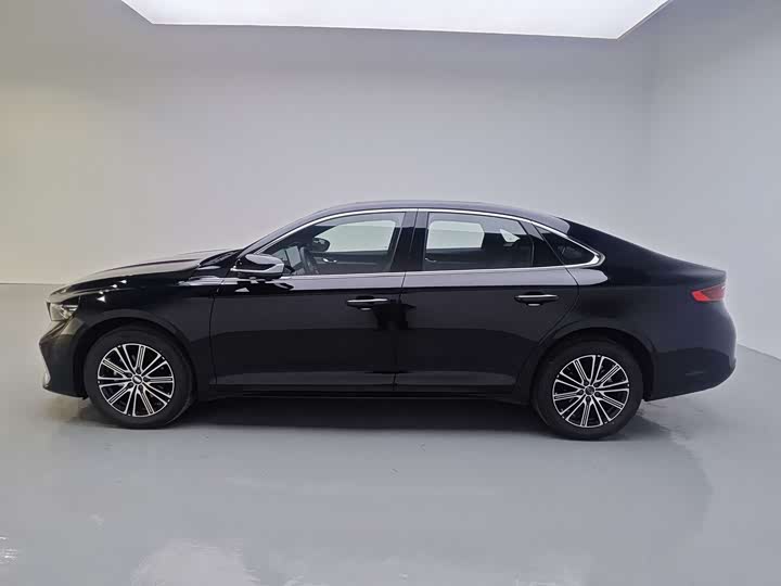 Фото 3 - Geely Preface