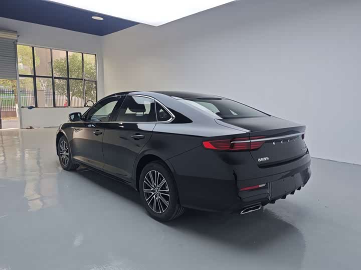 Фото 4 - Geely Preface