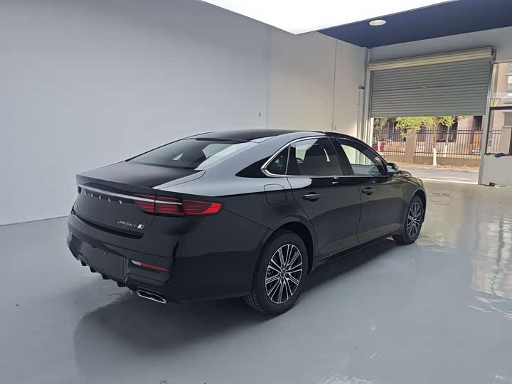 Фото 6 - Geely Preface