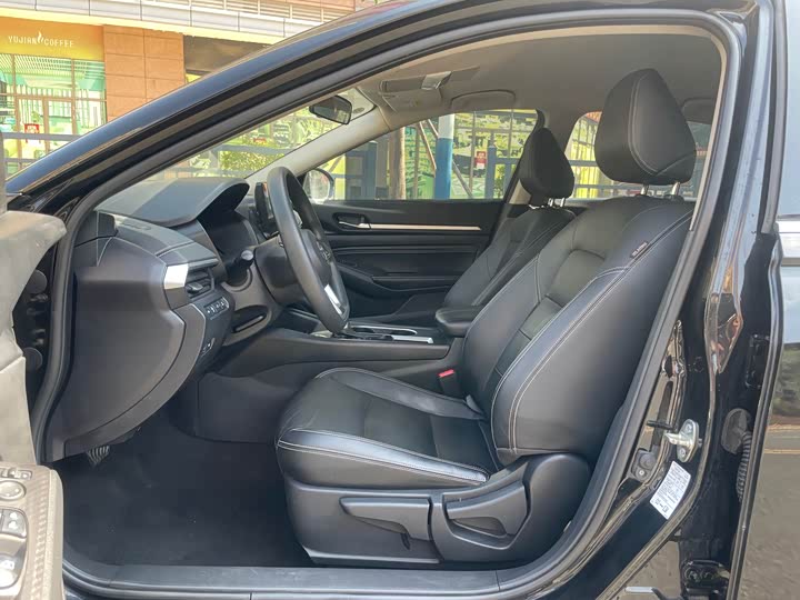 Фото 9 - Nissan Teana