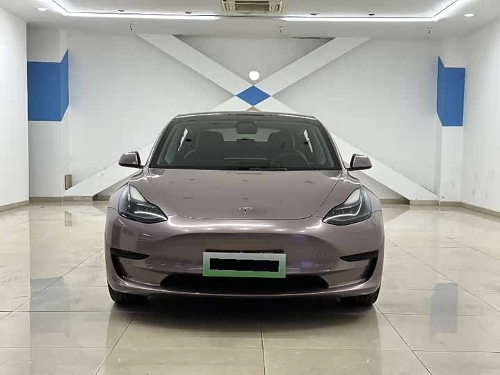 Фото 2 - Tesla Model 3