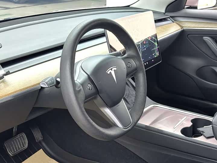 Фото 4 - Tesla Model 3