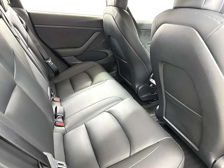 Фото 6 - Tesla Model 3