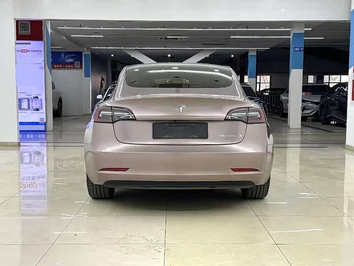 Фото 8 - Tesla Model 3