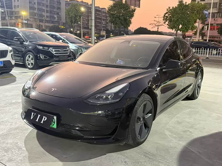 Фото 1 - Tesla Model 3