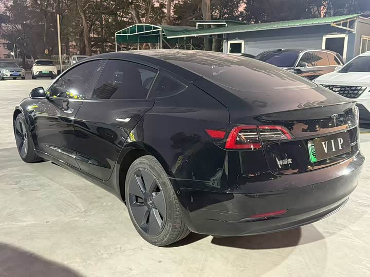 Фото 3 - Tesla Model 3