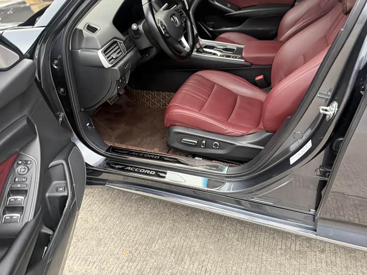 Фото 6 - Honda Accord