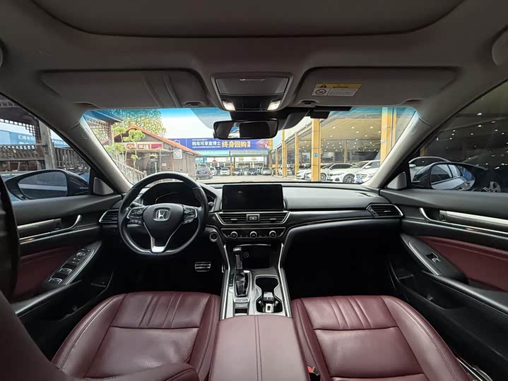 Фото 8 - Honda Accord