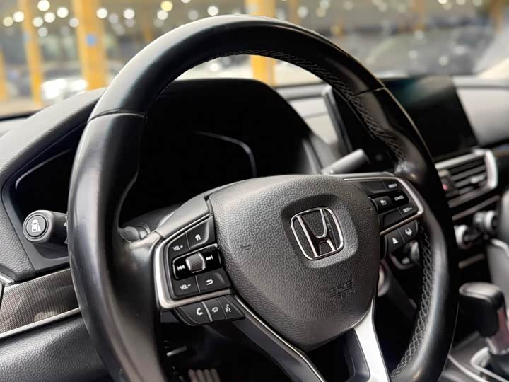 Фото 9 - Honda Accord