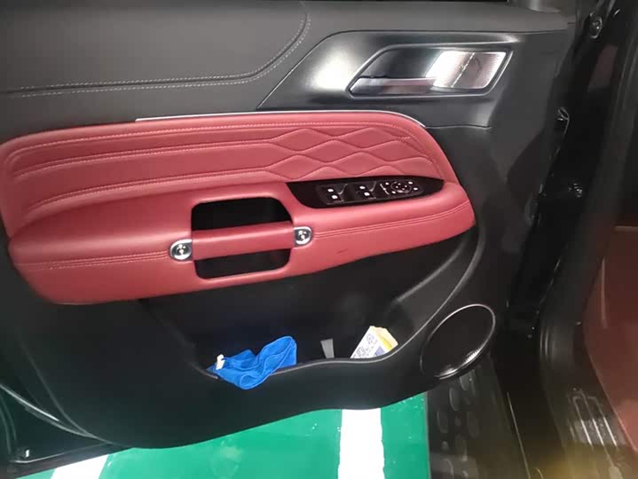 Фото 7 - Tank 300