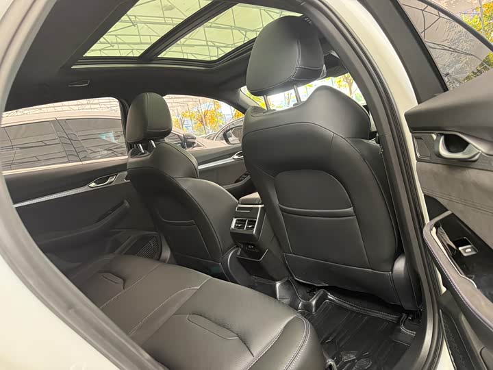 Фото 9 - Geely Preface