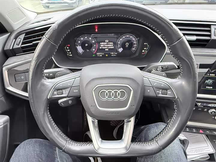 Фото 8 - Audi Q3