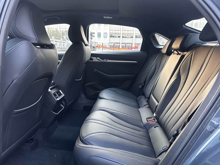 Photo 9 - Geely Preface