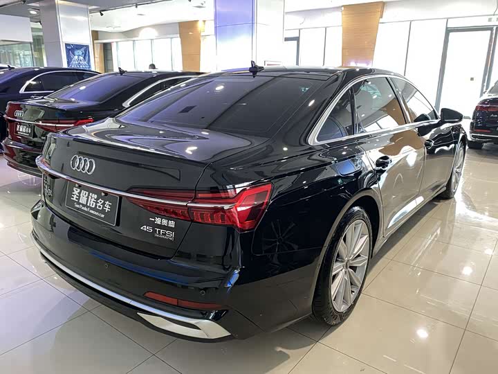Фото 4 - Audi A6L