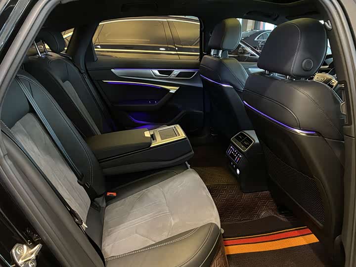 Фото 7 - Audi A6L