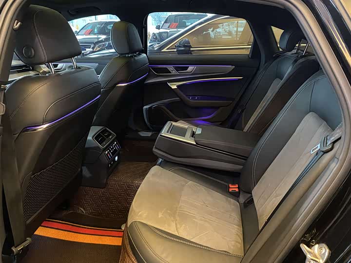 Фото 8 - Audi A6L