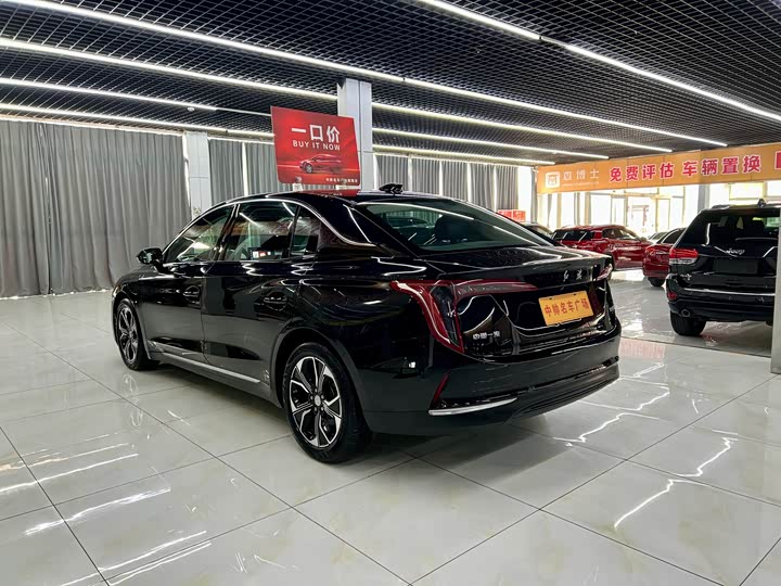 Фото 4 - Hongqi E-QM5