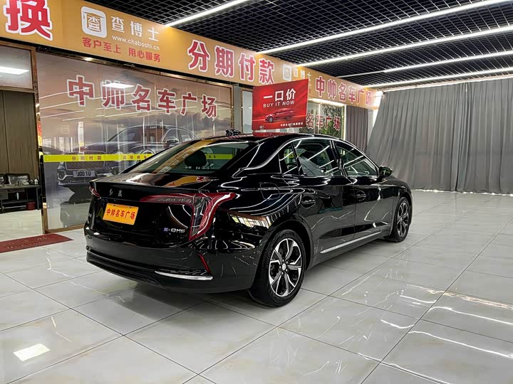 Фото 6 - Hongqi E-QM5