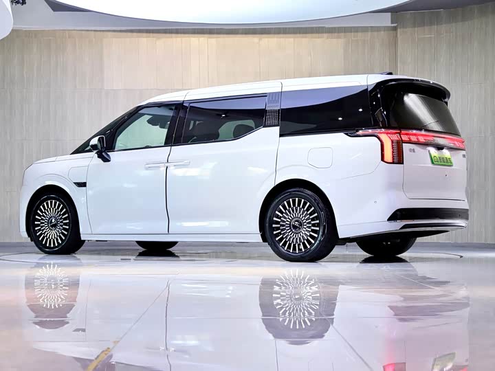 Фото 6 - Zeekr 009