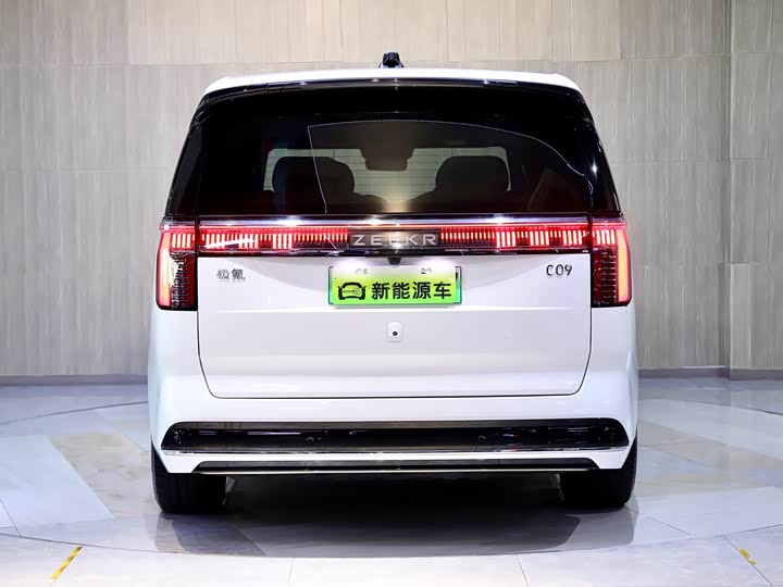 Фото 7 - Zeekr 009
